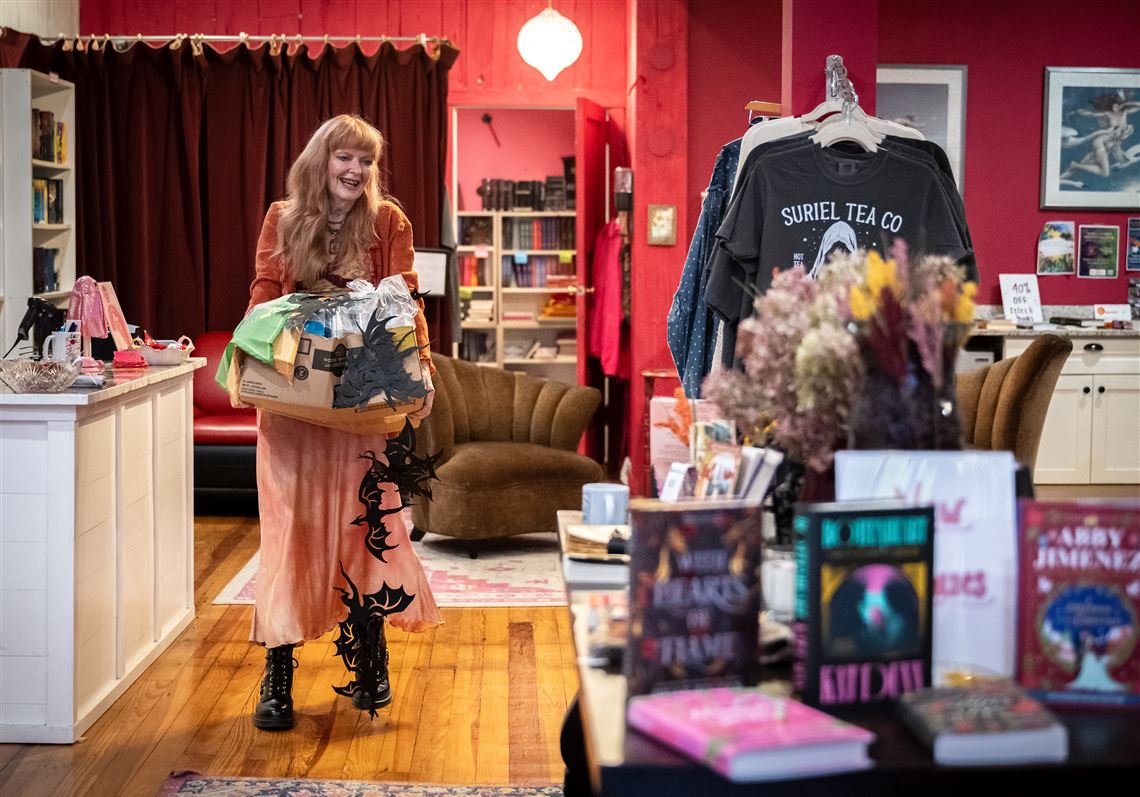 Pittsburgh stores and bookstores prepare for Sarah J. Maas book release