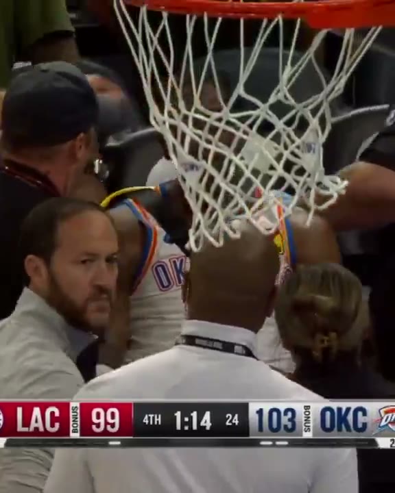 Jalen Williams gets standing ovation after being stretchered off with leg injury