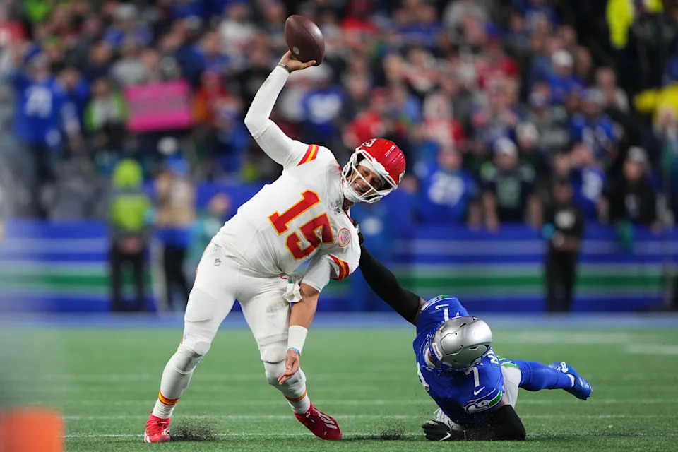 Chiefs’ offense raises concern after rare low-output loss to Seahawks